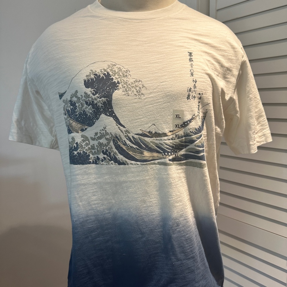 Uniqlo White and Blue Wave Graphic Tee
